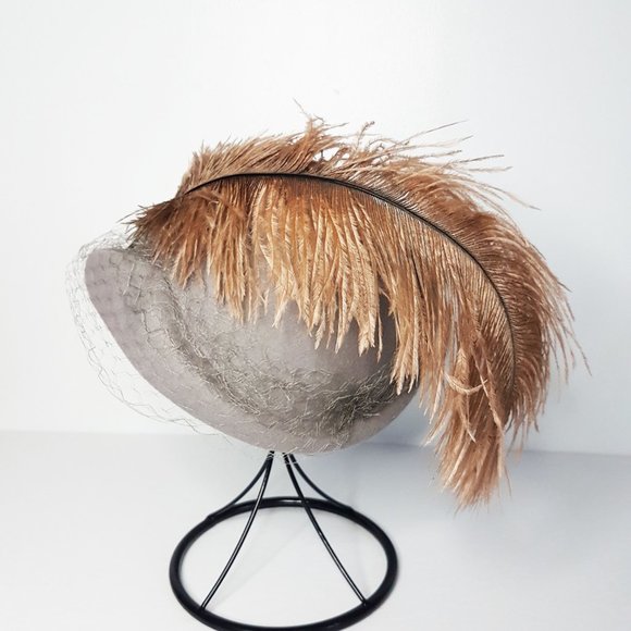 1960s Grey Wool Feather Hat, Mid-Century Grey Andre Designer Wool Hat - Picture 3 of 10